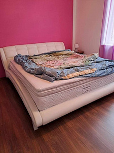 Кровать с матрасом 180х200см.