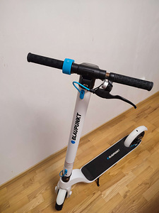 Kasutatud elektriroller 25 km/h 170 w BLAUPUNKT (1 foto / 4)