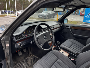 W124 МБ 250D (3 фото из 4)