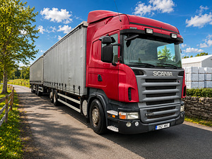 SCANIA R420 LB6X2HNA + ШТОРНЫЙ ПРИЦЕП (2 фото из 9)