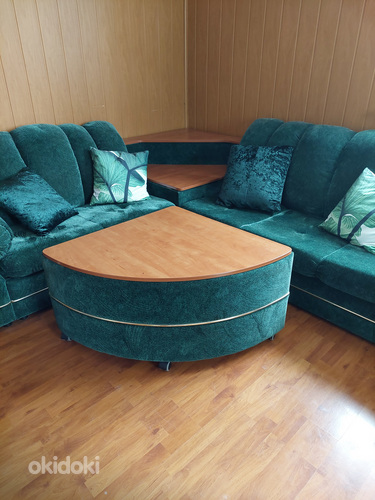 Угловой диван-кровать и столик (фото #4)