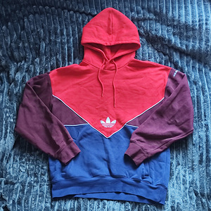 Adidas (1 фото из 2)