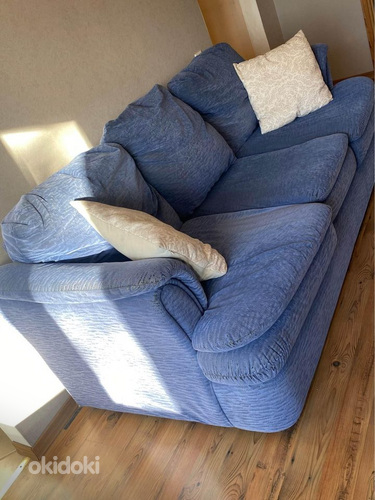 Красивое синее приличное кресло и диван (фото #3)
