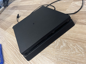 PS4/PlayStation 4 slim 500 гб + 5 игр (2 фото из 3)