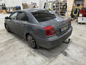 Toyota Avansis 2,0D Man (3 foto / 6)