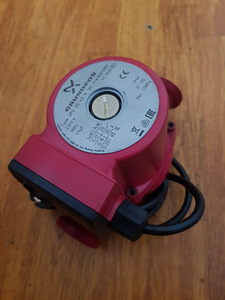 Grundfos UPS 25-40-180 (2 foto / 6)