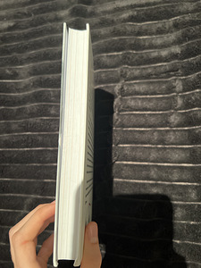 Книги (2 фото из 3)
