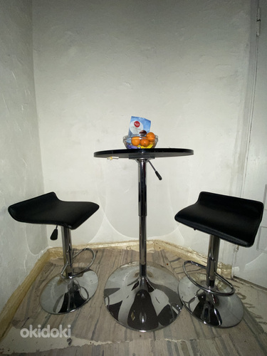 Стол и два кожаных стула / Laud ja kaks nahktooli (фото #3)