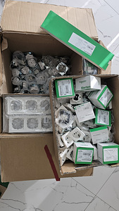 Schneider electric pistikupesad, lülitid, raamid jne. Uus!!! (2 foto / 10)