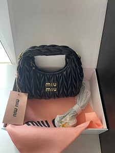 Must viiruslik kott MIU MIU (1 foto / 2)