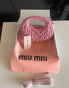 Viiruslik roosa Miu Miu kott (3 foto / 3)