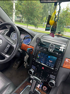 Volkswagen Touareg (2 foto / 10)