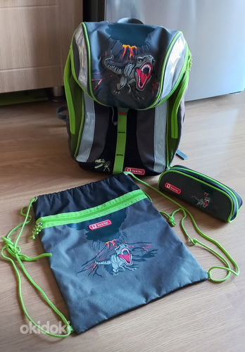 Эргономичная школьная сумка, рюкзак и сумка для тапочек (фото #1)