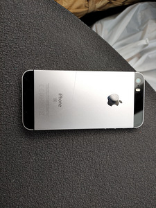 iPhone SE 16GB (2 фото из 3)