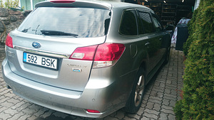Subaru Legacy 2.0 Diesel varuosadeks. (5 foto / 10)