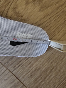 Nike кроссовки (5 фото из 6)