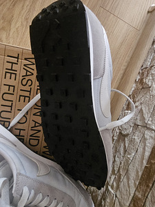 Nike кроссовки (3 фото из 6)