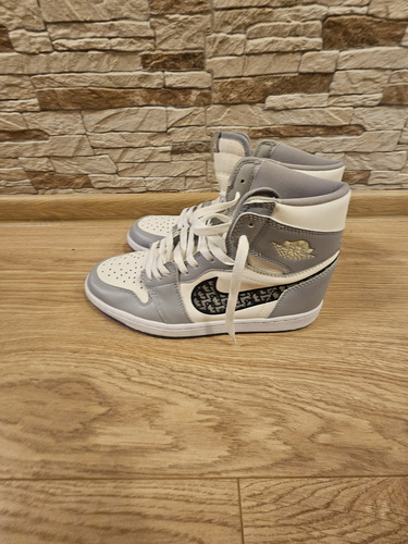 NIKE DIOR