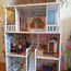Большой деревянный домик + мебель, куклы, одежда, аксессуары (фото #1)