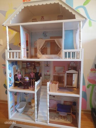 Большой деревянный домик + мебель, куклы, одежда, аксессуары (фото #1)