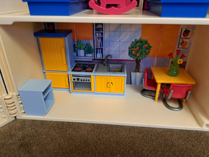 Playmobil nukumaja koos nukkude, mööbli ja tarvikutega (4 foto / 10)