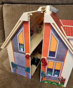 Playmobil nukumaja koos nukkude, mööbli ja tarvikutega (7 foto / 10)