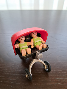 Playmobil nukumaja koos nukkude, mööbli ja tarvikutega (10 foto / 10)