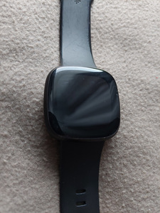 Смарт-часы Fitbit versa3 (3 фото из 6)