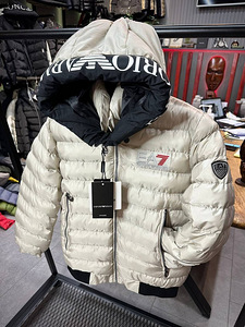Armani (2 foto / 4)