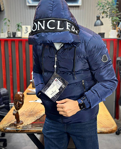 Moncler (2 foto / 7)