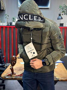 Moncler (5 foto / 7)