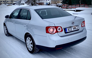 Volkswagen Jetta Comfortline (4 foto / 15)