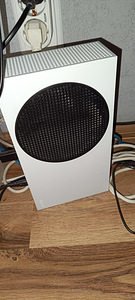 Xbox series s (1 foto / 2)