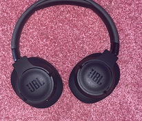 JBL mustad juhtmevabad kõrvaklapid