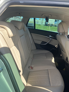 Opel Insignia Sports Tourer (5 foto / 12)