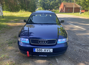 AUDI A4 B5 ~105kw (1 foto / 14)