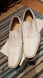Белые мужские туфли №44