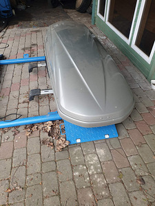 Katuseboks Thule Oli peal Volvo XC 60 2013 koos raa midega (2 foto / 2)