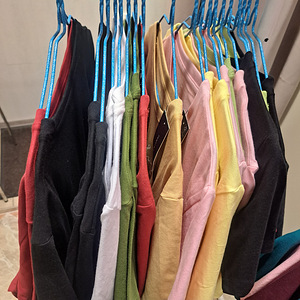 T Hilfigeri ja DKNY t-särgid UUED ORIGINAAL (2 foto / 3)