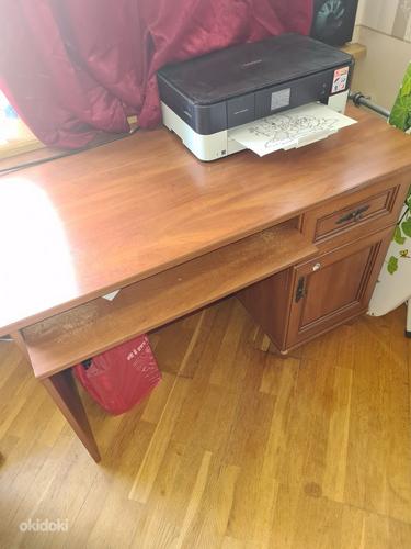 Шкаф и письменный стол (фото #2)