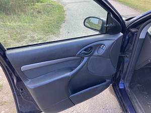 Ford Focus 1,8D 66kw Varuosadeks 2001a (9 foto / 9)
