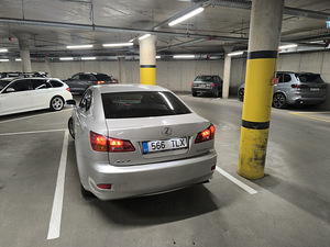 Lexus IS 220D (6 фото из 10)