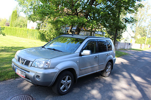 Nissan X-Trail (9 foto / 12)