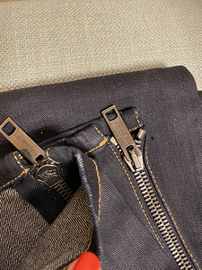 Burberry новые джинсы (2 фото из 3)