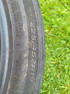 225/45 R19 летние шины 4.5мм (2 фото из 4)