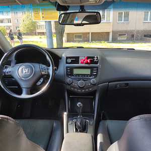 Honda Accord (4 foto / 6)