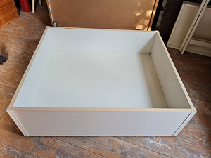 Ratastel sahtel- kast voodi alla (2 foto / 4)