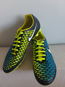 Jalgpalliputsad Nike, suurus 43 ( 27,5) (2 foto / 3)