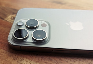 iPhone 15 Pro - 128GB Natural Titanium (3 foto / 3)