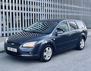 Ford Focus Ghia ATM 1.6 74kW (2 foto / 12)